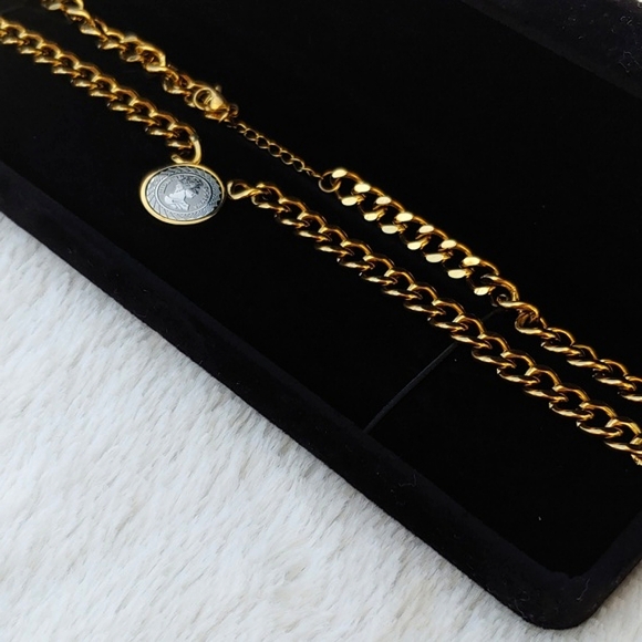 Queen Elizabeth 18K Gold Plated Coin Pendant with 16 Inch Chain - Picture 6 of 14